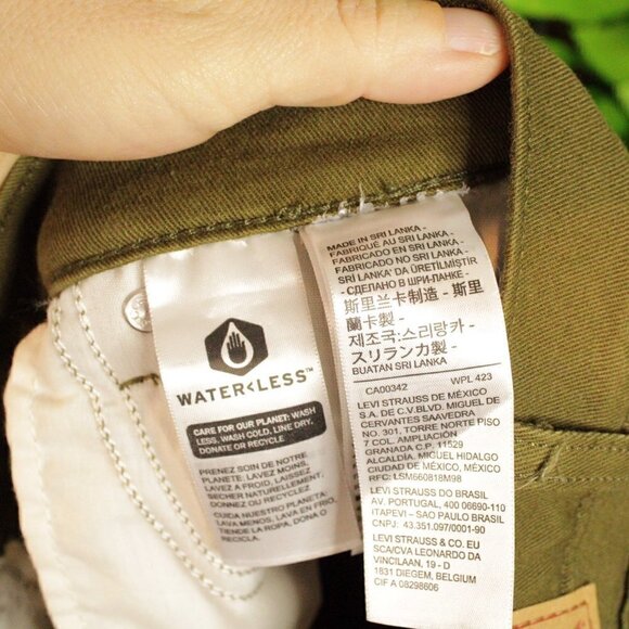 NWT Levi's Red Tab CLASSIC STRAIGHT FIT Straight Mid Rise WOMEN'S JEANS Size 10 - Picture 10 of 12